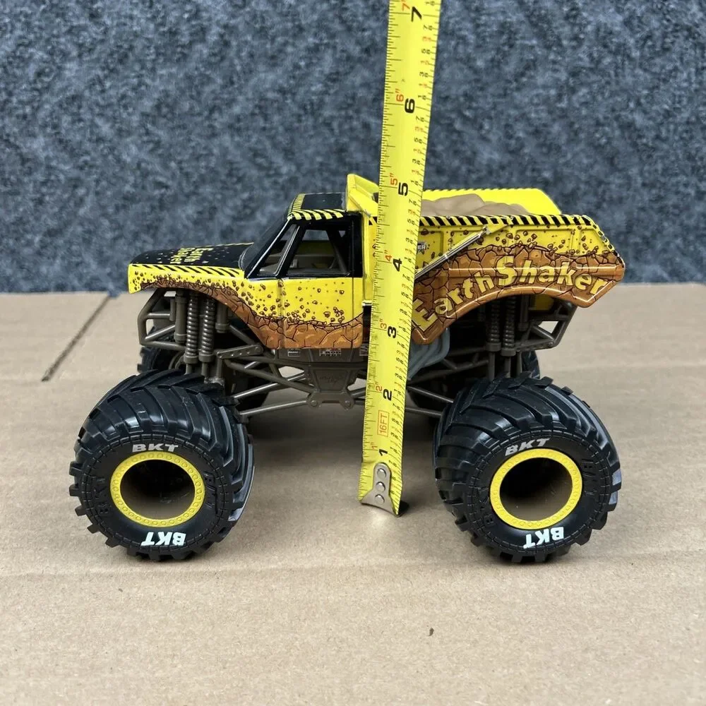 Hot Wheels Monster Jam Earth Shaker Die-Cast Truck Vehicle 1:24 Spin Master
